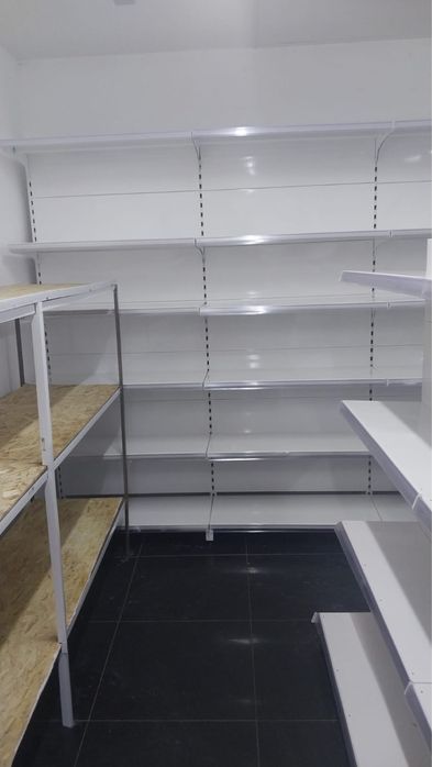 Стеллажи магазина