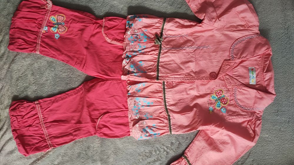 продам котфы и костюмы на девочку