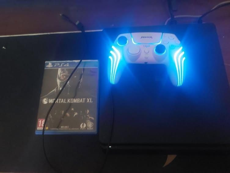 Продавам Playstation 4