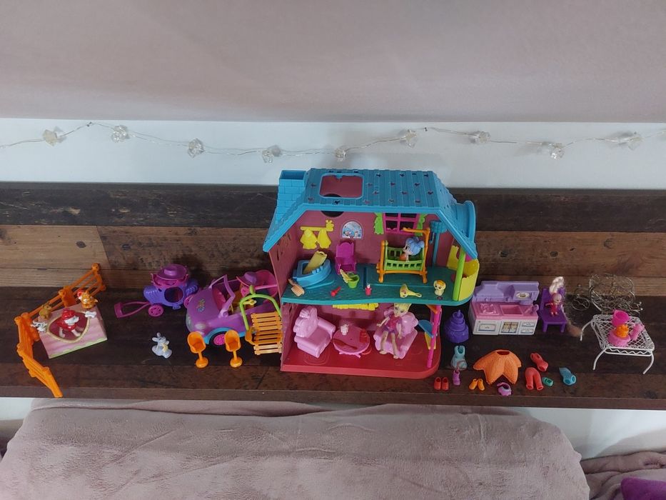 Елза и Ана, Мини къща с кукли