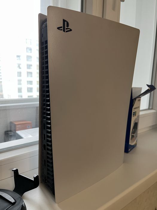 PS5 с дисководом! Полный комплект — срочно!