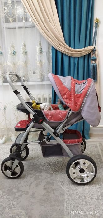 Продам качественный Коляска всесезонка