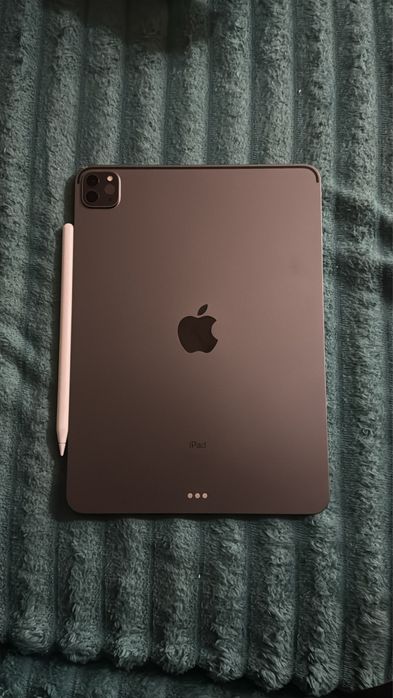 iPad Pro 11” (3 gen, M1) — 256 GB + Apple Pencil 2