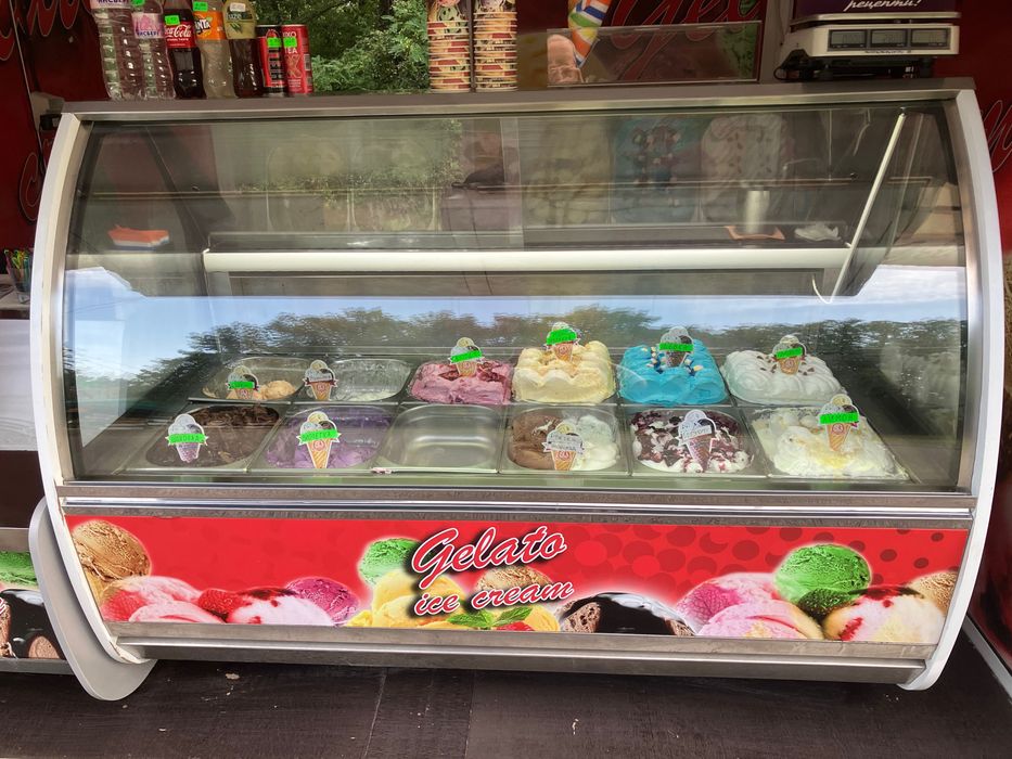 Витрина за сладолед 2броя