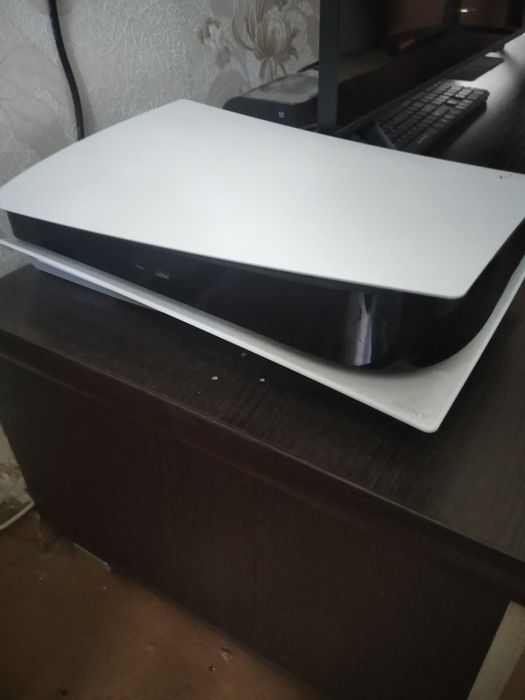 PlayStation 5 в отличном состоянии.