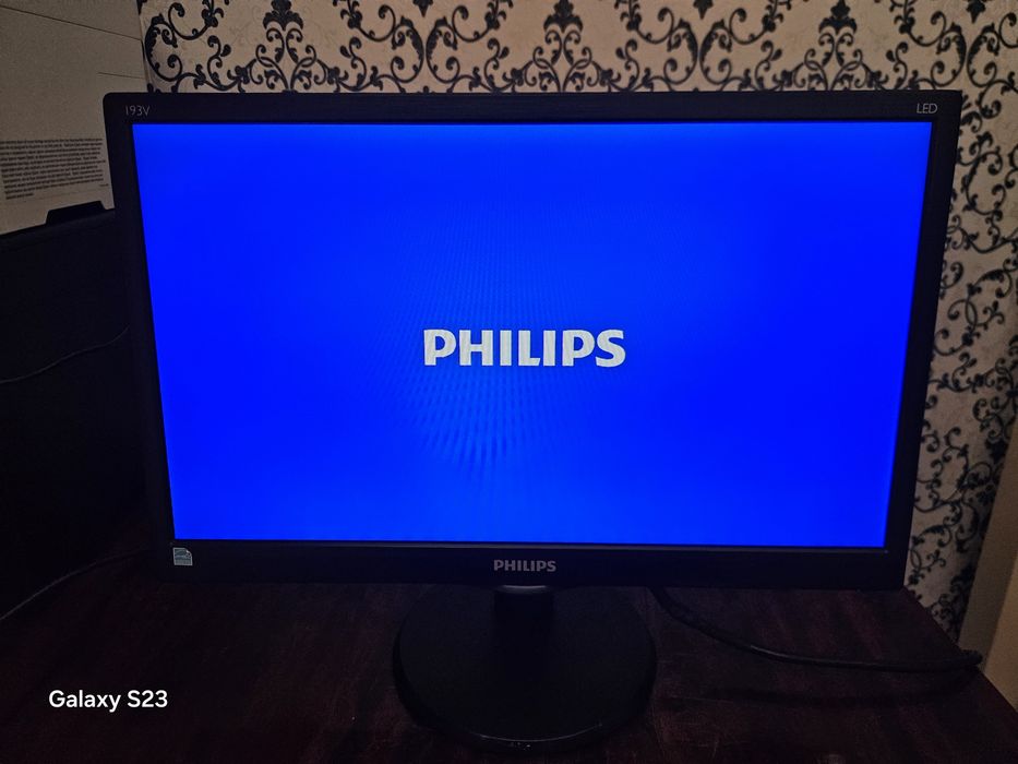 Монитор Philips 193V5L