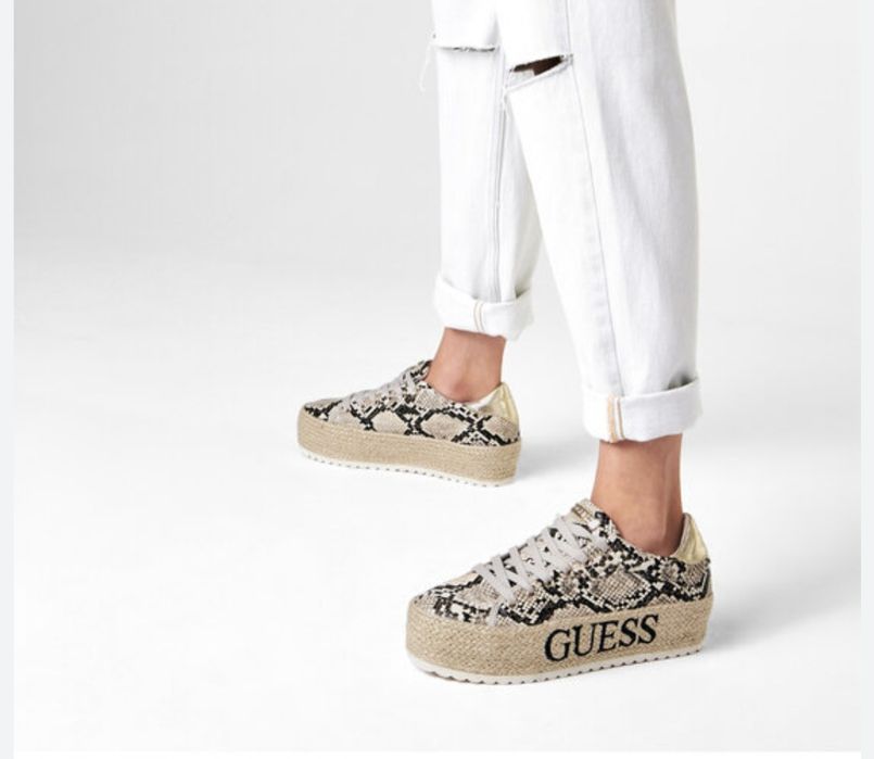 Еспадрили Guess.