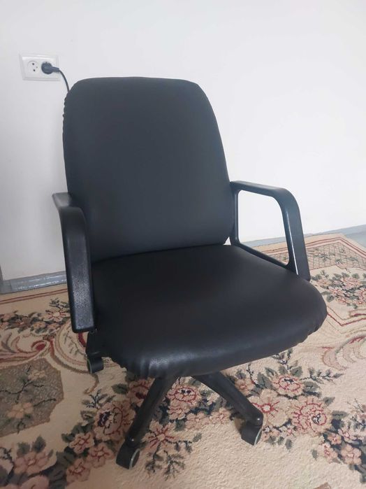 Продам офисное кресло