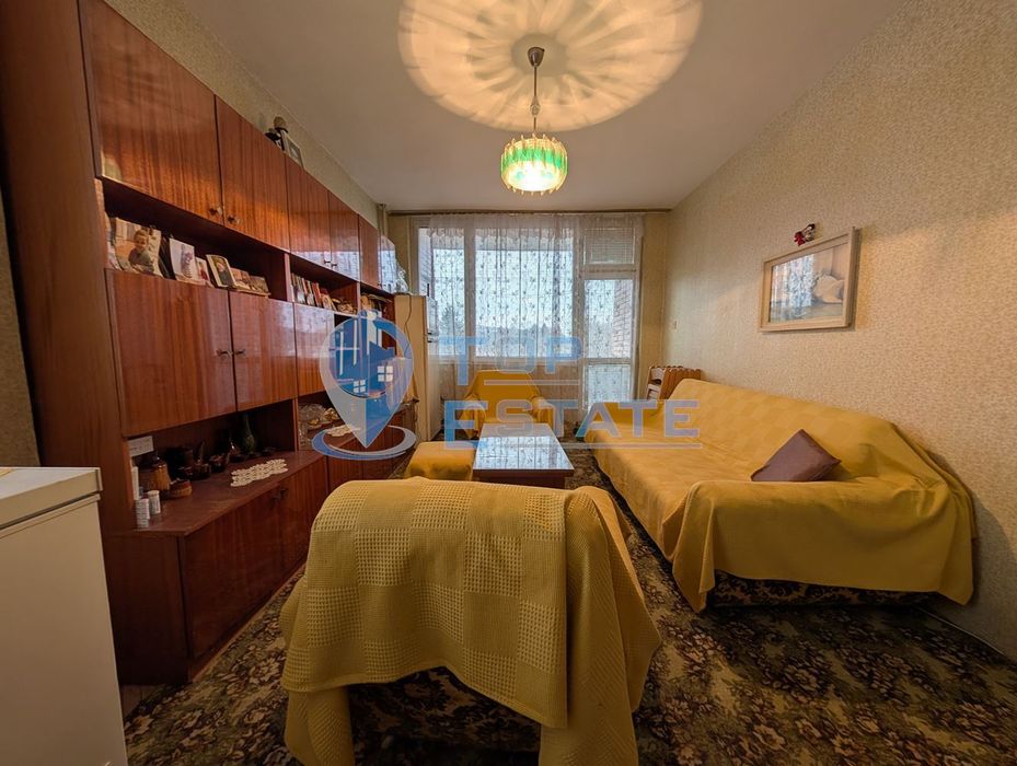 Тристаен тухлен апартамент в центъра на град Стражица