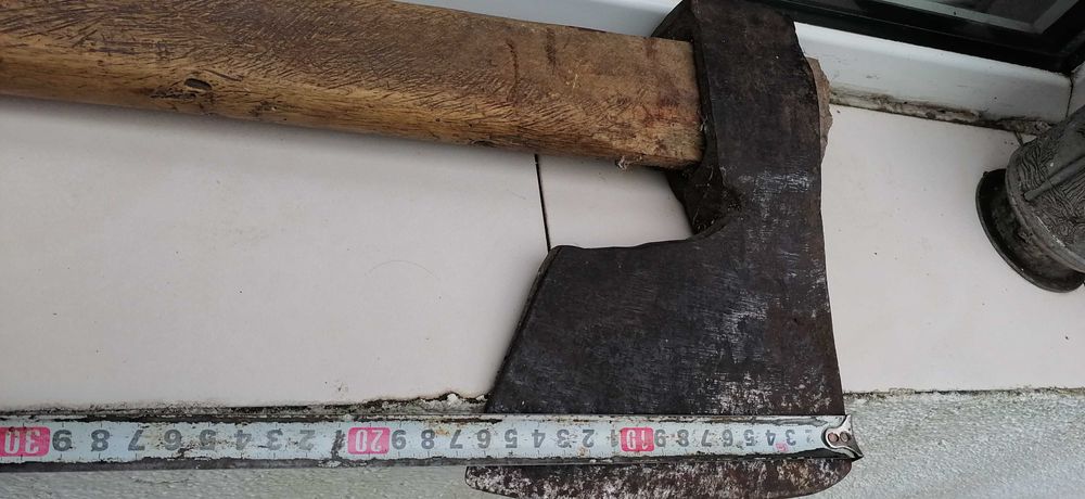 vand  topor  confectionat  la  forja  pret  350