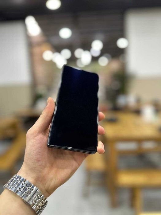 Продам свой  Honor Magic V2