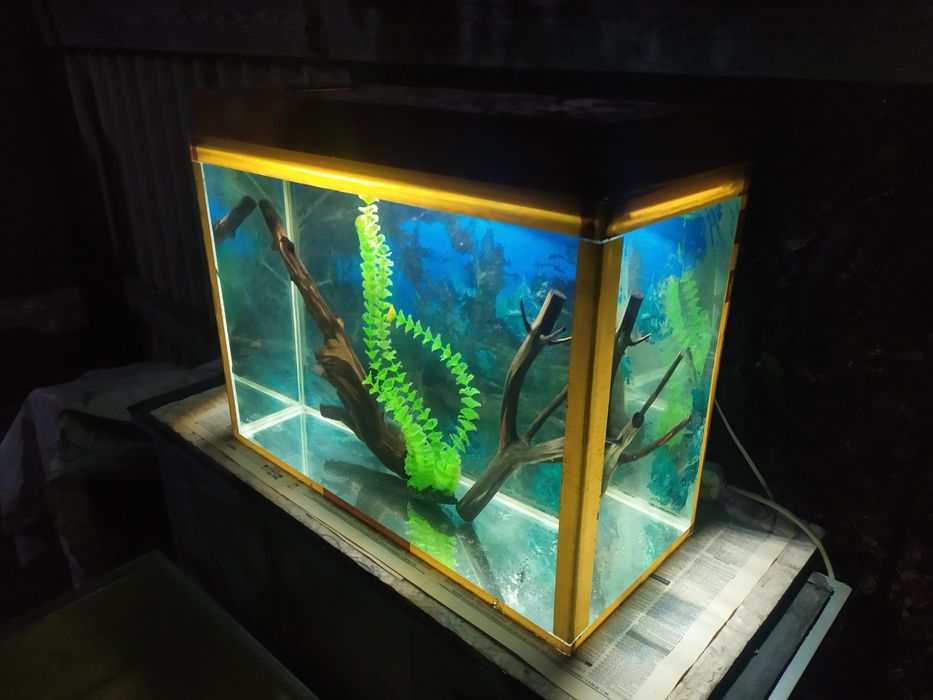 Аквариум 105л + бонусы и рыбки.