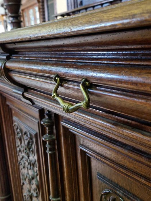 Ръчно резбован дъбов бюфет в стил Неоренесанс, налични два броя