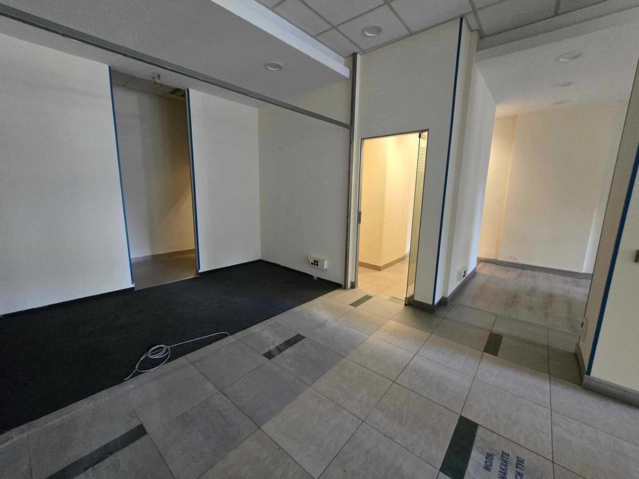 Дава се под наем Магазин в Велико Търново, Център - 117 кв.м за 2800 € - Снимка #8