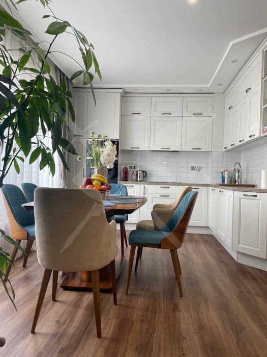 Продава се Тристаен апартамент в к.к. Св.Св. Константин и Елена - 129 кв.м за 2752 €/кв.м - Снимка #1