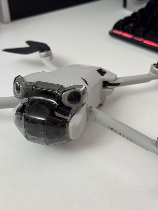 Дрон DJI Mini 4 Pro Fly More Combo Plus (DJI RC 2) белый