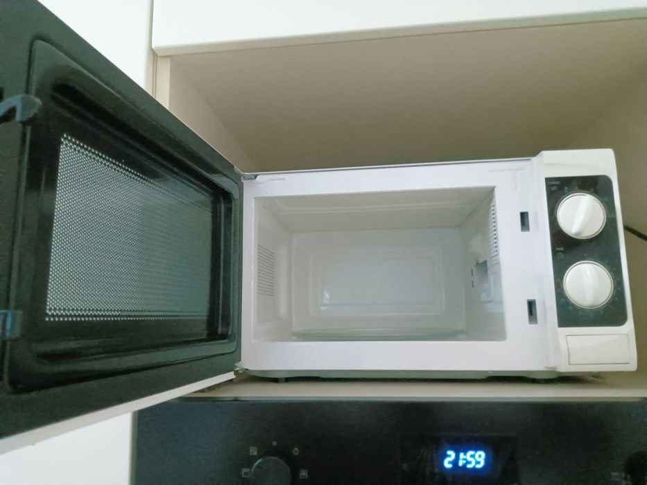 Продам микровалновку на запчасти