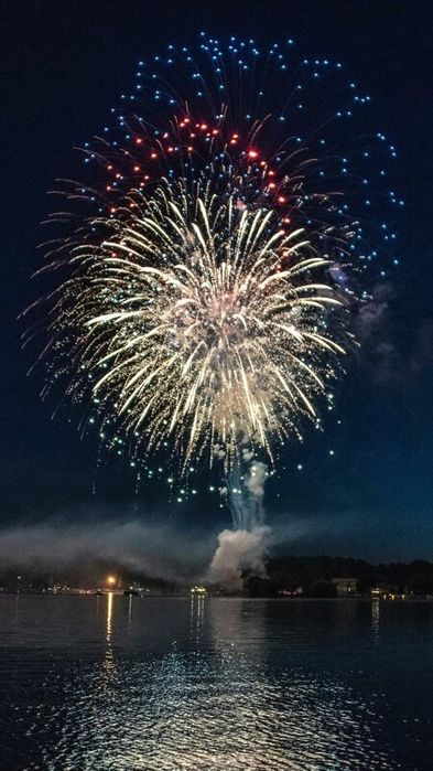 Яркие крутые салюты Темиртау