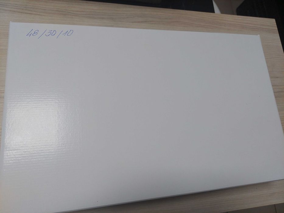 Продавам нови кутии за ботуши