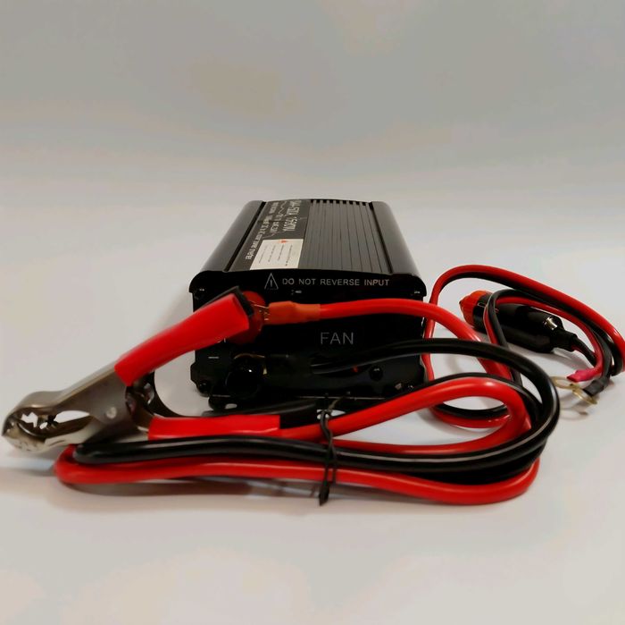 Автомобилен инвертор SAA-1500A 1500W 12V към 230V – Нов