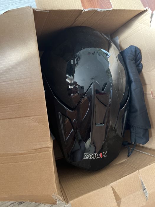 Мото каска Zorax L с принадлежности
