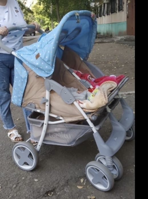 Каляска для двойни.