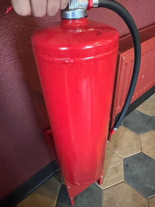 Корпус старого бу огнетушителя