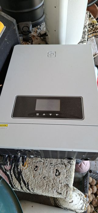 Vând invertor hibrid de 10kw