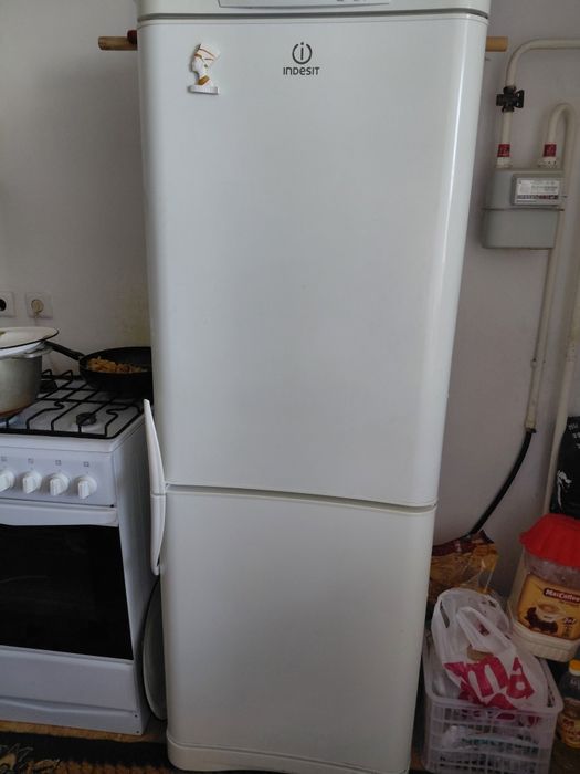 Холодильник марки Indesit