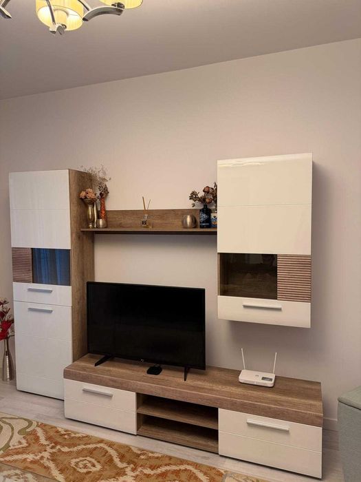 Mobila sufragerie comoda + dulapuri