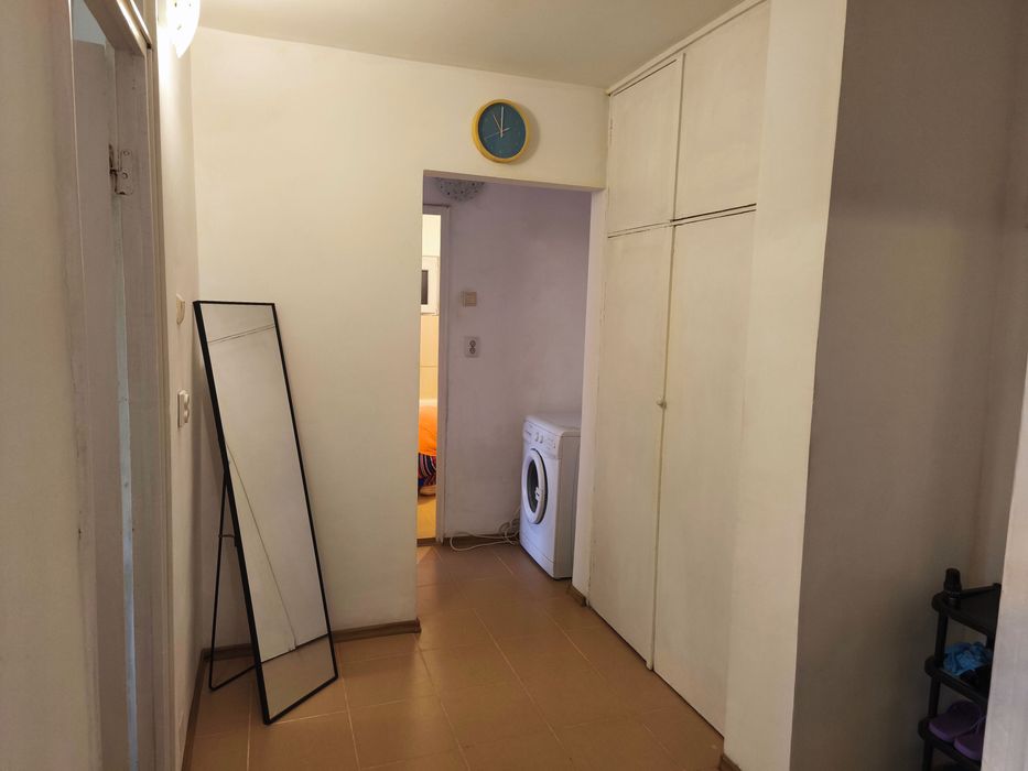 Inchiriez apartament 2 camere decomandat, etaj 2/4, 1 MAI, zona Pelendava