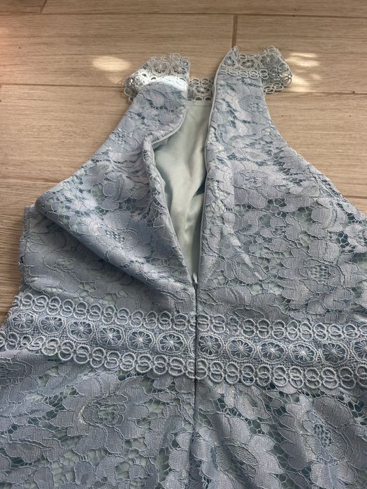 Светло синя дантелена рокля