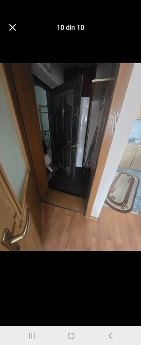 Vând apartament roman