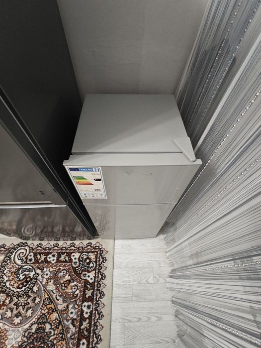 Маленький холодильник