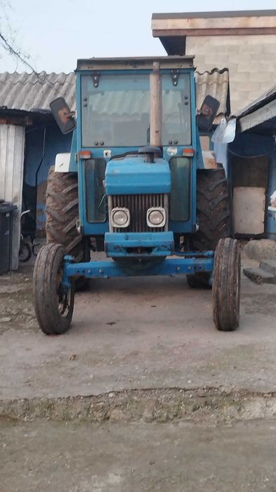 Vând tractor Ford 6610 sau schimb cu tractor 4x4