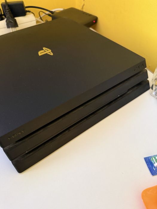 Vand ps4 pro 1tb 700 lei