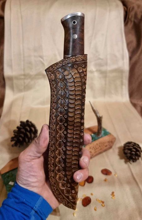 Ръчно изработен нож с кания.
