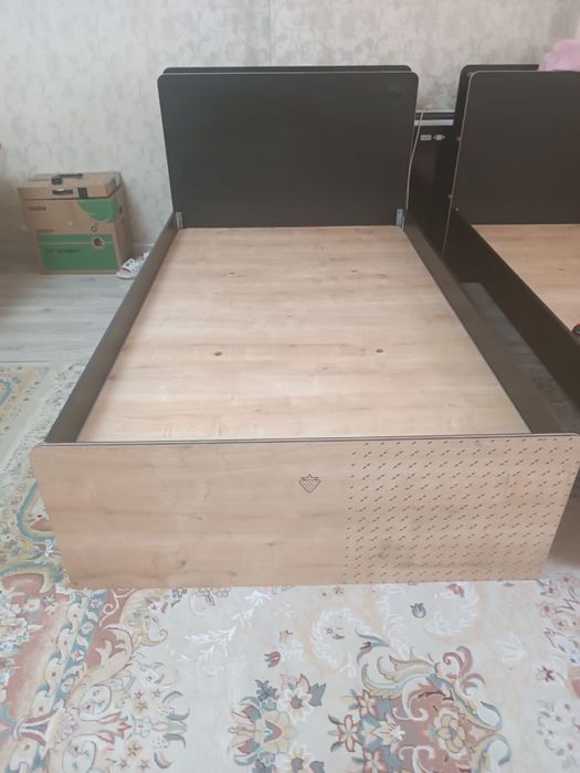 Продается кровать Cilec (Black).
