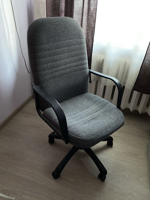 Офисное кресло