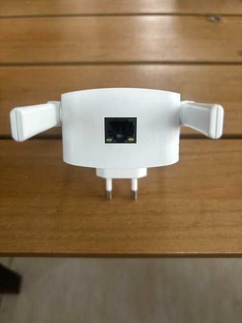 Fenvi AX1500 Wi-Fi 6 Dual-Band Range Extender / Repeater