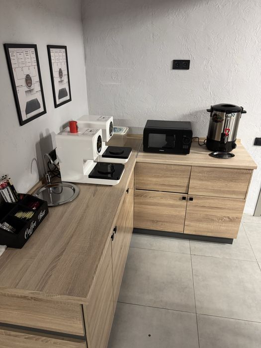 Кухонный стол угловой