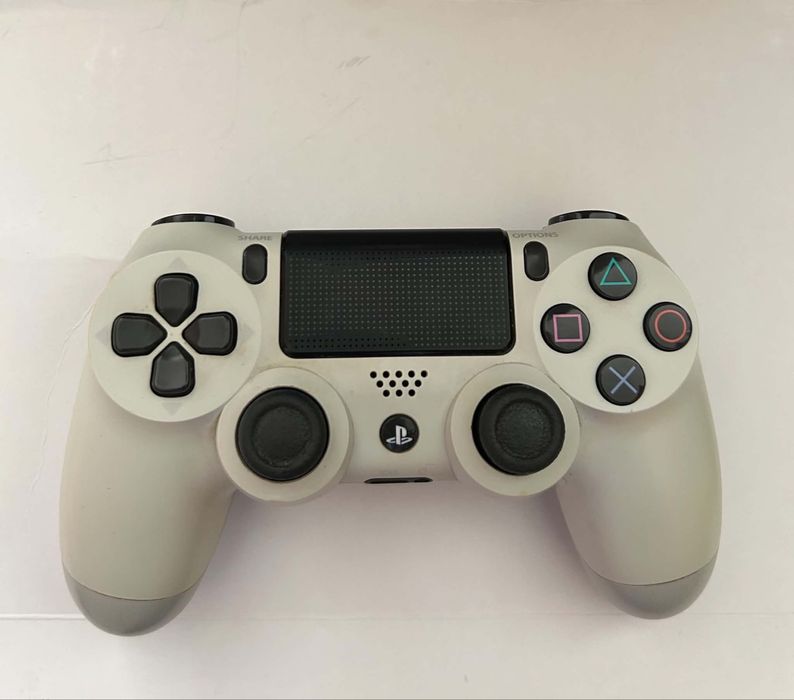 PlayStation4 + 2 Controllere + 8 jocuri