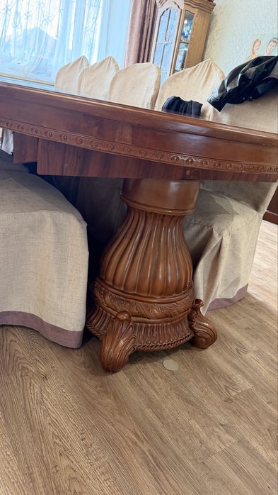 Деревянный стол и стулья 12