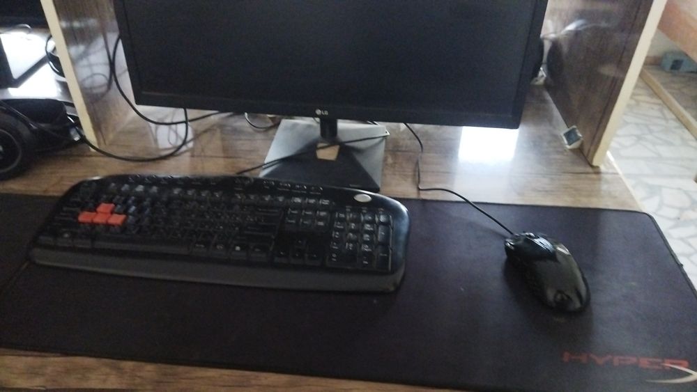 Sroshno 10 kompyuter satiladi 25 mln qaytimi bar, mebel qosip beriledi