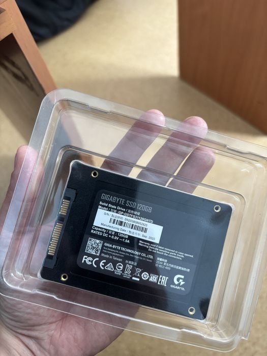 SSD диск на 120 gb, Gigabyte