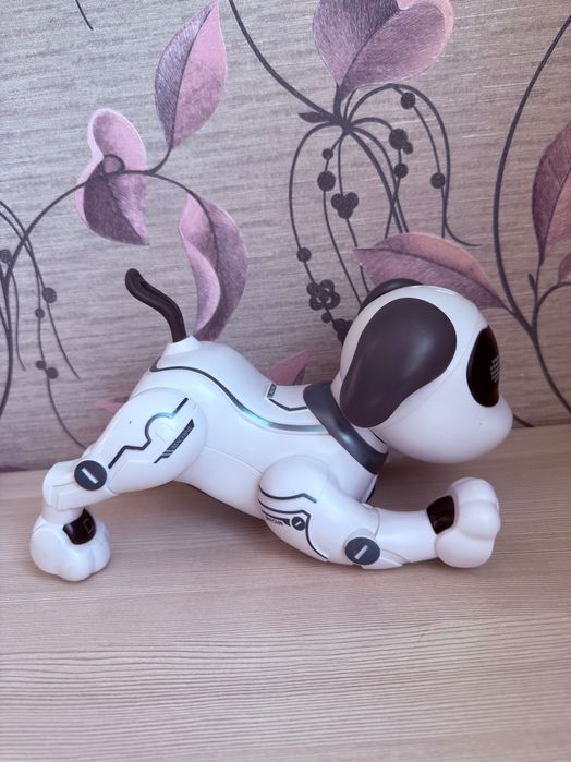 Собака робот на пульте управления