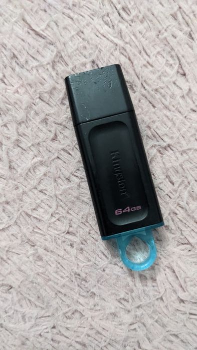 Флешка Kingston 64GB