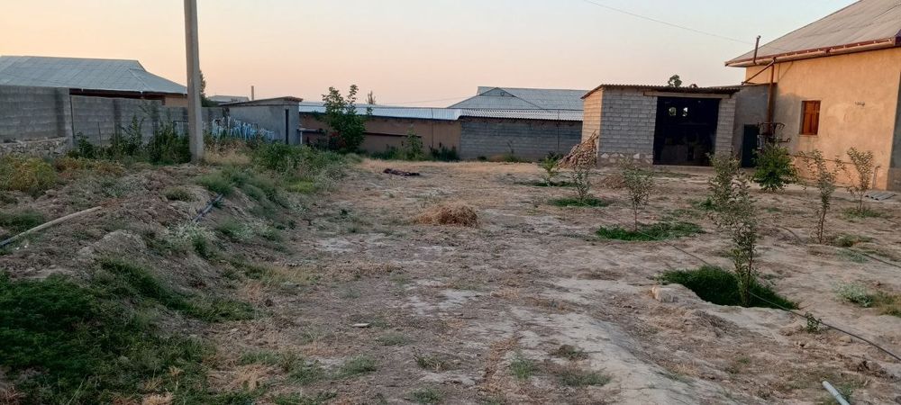 УЙ СОУЙ СОТИЛАДИ 
учаска турар жой докуметальный 12 сотих, сув, газ, э