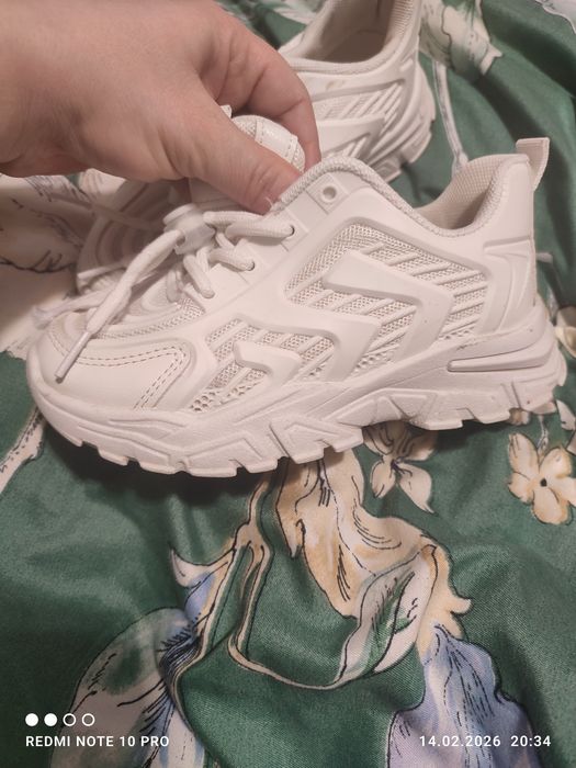 Продам детскую обувь