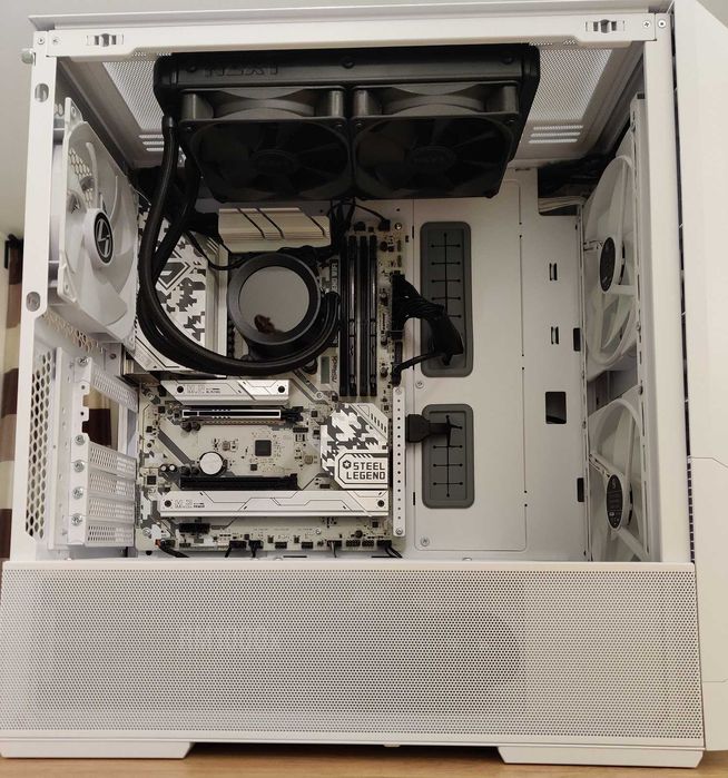 Геймърски компютър Ryzen 7800X3D 32GB RTX5070Ti